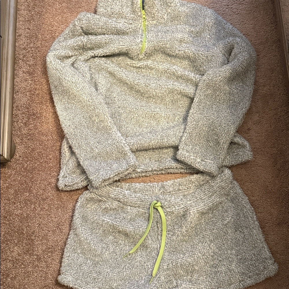 Fuzzy sweatshirt + shorts!
